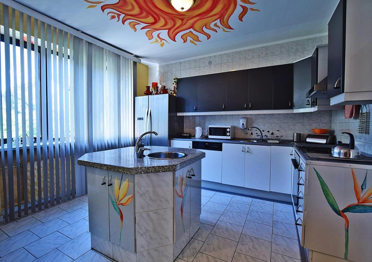 Dom Tu I Teraz Hostel Lublin Bagian luar foto