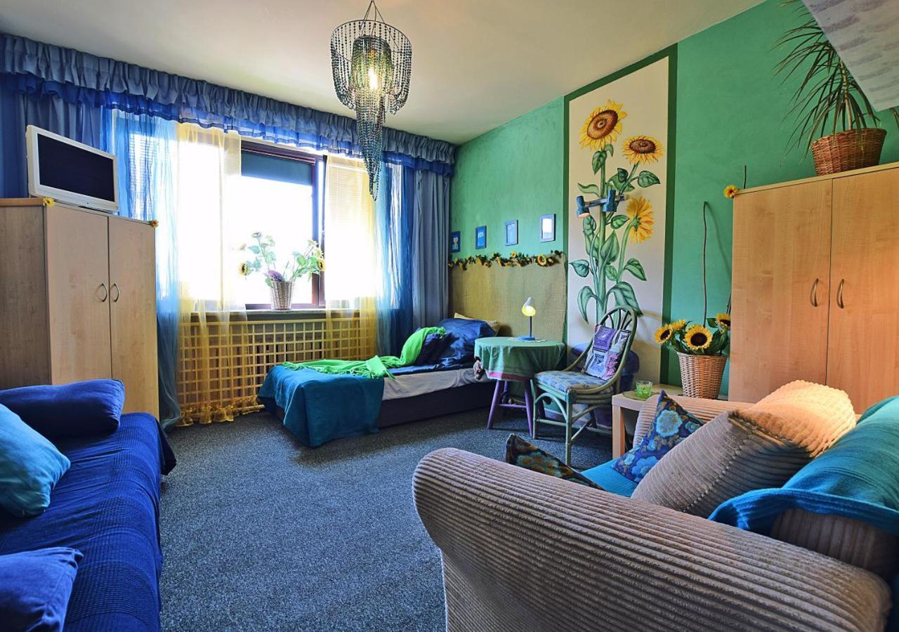 Dom Tu I Teraz Hostel Lublin Bagian luar foto